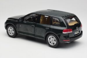 Volkswagen Touareg V10 TDI Canyon Green Bburago 1:18 34911-V1 Metal - imagen 7 de 8