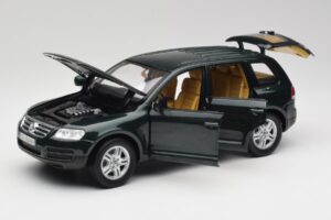 Volkswagen Touareg V10 TDI Reed Green Metallic Bburago 1:18 34911 Metal - imagen 2 de 8