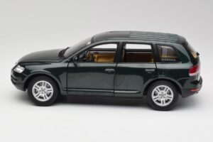 Volkswagen Touareg V10 TDI Reed Green Metallic Bburago 1:18 34911 Metal - imagen 4 de 8