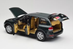 Volkswagen Touareg V10 TDI Reed Green Metallic Bburago 1:18 34911 Metal - imagen 5 de 8