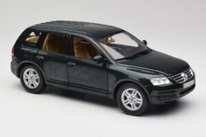 Volkswagen Touareg V10 TDI Reed Green Metallic Bburago 1:18 34911 Metal - imagen 6 de 8