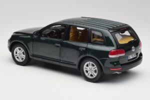 Volkswagen Touareg V10 TDI Reed Green Metallic Bburago 1:18 34911 Metal - imagen 7 de 8