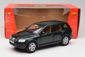 Volkswagen Touareg V10 TDI Reed Green Metallic Bburago 1:18 34911 Metal - imagen 8 de 8