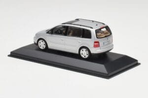 Volkswagen Touran Reflex Plata Minichamps 1:43 TOURAN001 Metal - imagen 3 de 4