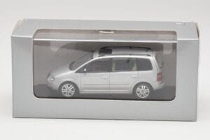 Volkswagen Touran Reflex Plata Minichamps 1:43 TOURAN001 Metal - imagen 4 de 4