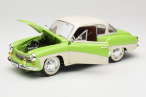 Wartburg 313 Verde Pastel sobre Beige Revell 1:18 9018 Metal - imagen 2 de 8