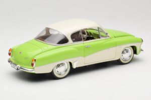 Wartburg 313 Verde Pastel sobre Beige Revell 1:18 9018 Metal - imagen 3 de 8