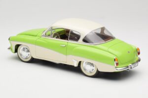 Wartburg 313 Verde Pastel sobre Beige Revell 1:18 9018 Metal - imagen 7 de 8