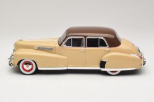 Cadillac Fleetwood Series 60 Special Beige MCG 1:18 MCG18656 Metal - imagen 3 de 6