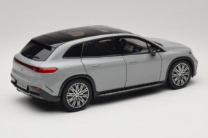 Mercedes EQS SUV X296 Manufaktur Alpine Grey NZG 1:18 B66960591 Metal - imagen 3 de 8