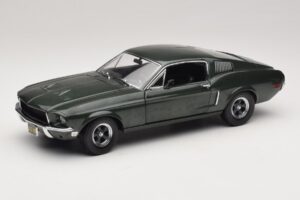 Ford Mustang GT Bullitt con Figura de Steve McQueen Greenlight 1:18 12885 Metal