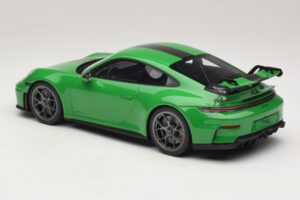 Porsche 911 992.2 GT3 Weissach Package Python Green GT Spirit 1:18 GT576 Resina - imagen 5 de 6
