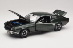 Ford Mustang GT Bullitt con Figura de Steve McQueen Greenlight 1:18 12885 Metal - imagen 2 de 8
