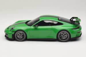 Porsche 911 992.2 GT3 Weissach Package Python Green GT Spirit 1:18 GT576 Resina - imagen 3 de 6