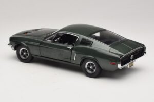 Ford Mustang GT Bullitt con Figura de Steve McQueen Greenlight 1:18 12885 Metal - imagen 7 de 8