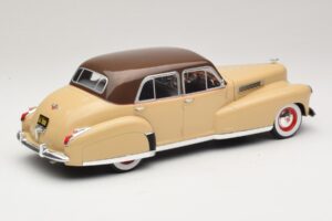 Cadillac Fleetwood Series 60 Special Beige MCG 1:18 MCG18656 Metal - imagen 2 de 6
