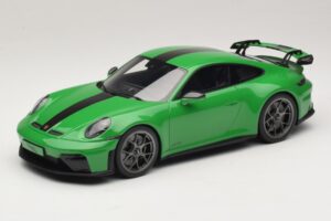 Porsche 911 992.2 GT3 Weissach Package Python Green GT Spirit 1:18 GT576 Resina