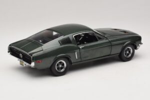 Ford Mustang GT Bullitt con Figura de Steve McQueen Greenlight 1:18 12885 Metal - imagen 3 de 8