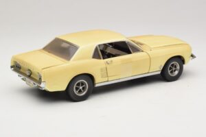 Ford Mustang Coupe Amarillo The Walking Dead Greenlight 1:18 12958 Metal - imagen 3 de 8