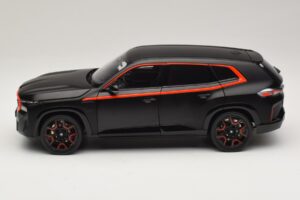 BMW XM G09 Matt Black Minichamps 1:18 110023301 Metal - imagen 4 de 8