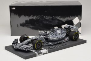 Alfa Romeo Orlen C42 R. Kubica Testing Barcelona 2022 Minichamps 1:18 117229988 Resina - imagen 7 de 7