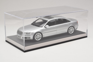Audi A8 D3 W12 Ice Silver Metallic MotorHelix 1:18 MH030ISM Resina - imagen 6 de 7