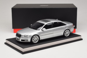 Audi A8 D3 W12 Ice Silver Metallic MotorHelix 1:18 MH030ISM Resina - imagen 7 de 7