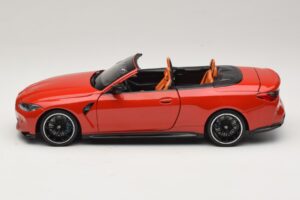 BMW M4 G83 Descapotable Red Metallic Minichamps 1:18 110021030 Metal - imagen 4 de 8