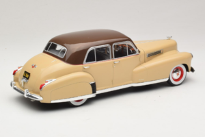 Cadillac Fleetwood Series 60 Special Beige MCG 1:18 MCG18656 Metal - imagen 2 de 6