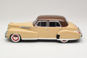 Cadillac Fleetwood Series 60 Special Beige MCG 1:18 MCG18656 Metal - imagen 3 de 6