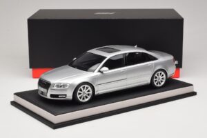 Audi A8 D3 W12 Ice Silver Metallic MotorHelix 1:18 MH030ISM Resina - imagen 7 de 7