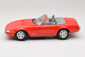 Ferrari 365 GTS/4 Spider Rojo Techno Giodi 1:18 40028-P1 Metal - imagen 4 de 8