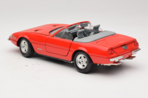 Ferrari 365 GTS/4 Spider Rojo Techno Giodi 1:18 40028-P1 Metal - imagen 7 de 8