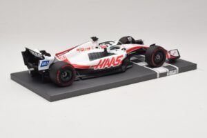 Haas VF-22 K. Magnussen Pole Position Brazilian GP 2022 Minichamps 1:18 117222120 Resina - imagen 2 de 7