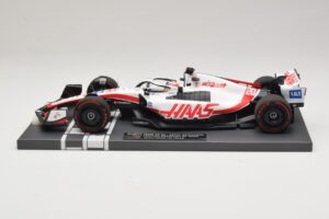 Haas VF-22 K. Magnussen Pole Position Brazilian GP 2022 Minichamps 1:18 117222120 Resina - imagen 3 de 7