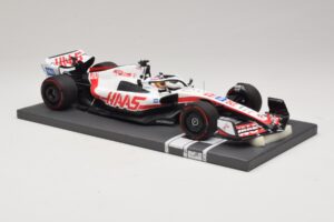 Haas VF-22 K. Magnussen Pole Position Brazilian GP 2022 Minichamps 1:18 117222120 Resina - imagen 4 de 7