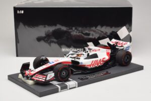 Haas VF-22 K. Magnussen Pole Position Brazilian GP 2022 Minichamps 1:18 117222120 Resina - imagen 7 de 7