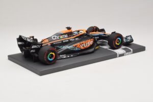 McLaren MCL36 O. Piastri Abu Dhabi Test 2022 Minichamps 1:18 537221828 Resina - imagen 2 de 7