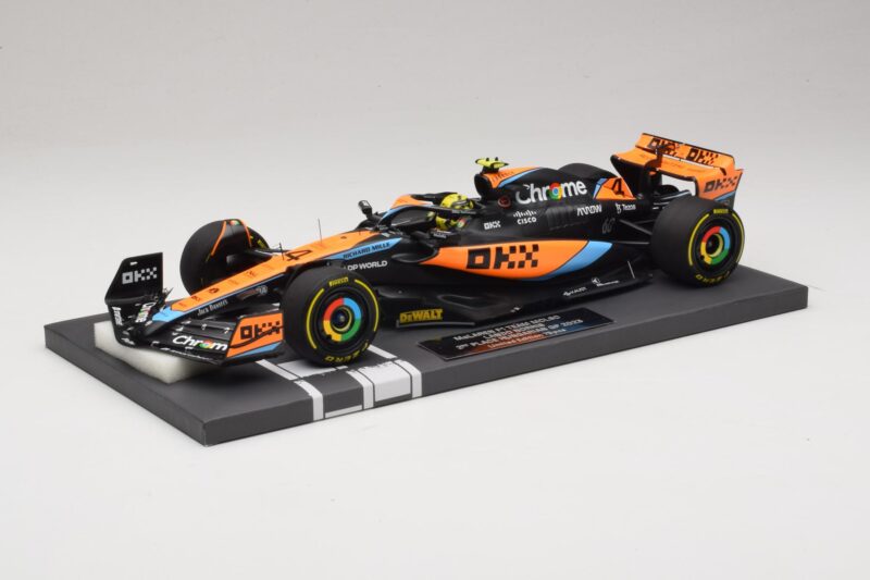 McLaren MCL60 #4 L. Norris 2nd Place Hungarian GP 2023 Minichamps 1:18 537233004 Resina