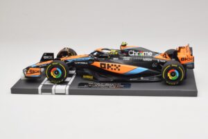 McLaren MCL60 #4 L. Norris 2nd Place Hungarian GP 2023 Minichamps 1:18 537233004 Resina - imagen 3 de 7
