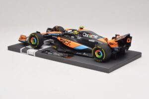 McLaren MCL60 #4 L. Norris 2nd Place Hungarian GP 2023 Minichamps 1:18 537233004 Resina - imagen 5 de 7