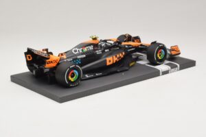 McLaren MCL60 #4 L. Norris 2nd Place Singapore GP 2023 Minichamps 1:18 537233404 Resina - imagen 2 de 7