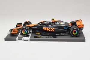 McLaren MCL60 #4 L. Norris 2nd Place Singapore GP 2023 Minichamps 1:18 537233404 Resina - imagen 3 de 7