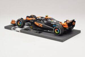 McLaren MCL60 #4 L. Norris 2nd Place Singapore GP 2023 Minichamps 1:18 537233404 Resina - imagen 5 de 7