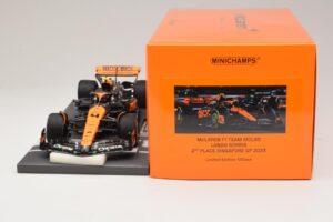 McLaren MCL60 #4 L. Norris 2nd Place Singapore GP 2023 Minichamps 1:18 537233404 Resina - imagen 6 de 7
