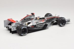 McLaren MP4/21 #3 K. Raikkonen 2006 Minichamps 1:18 530061803 Resina - imagen 2 de 7