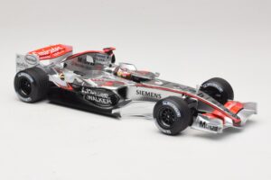 McLaren MP4/21 #3 K. Raikkonen 2006 Minichamps 1:18 530061803 Resina - imagen 4 de 7