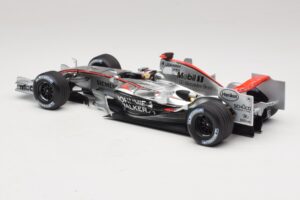 McLaren MP4/21 #3 K. Raikkonen 2006 Minichamps 1:18 530061803 Resina - imagen 5 de 7