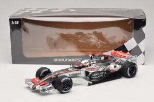 McLaren MP4/21 #3 K. Raikkonen 2006 Minichamps 1:18 530061803 Resina - imagen 7 de 7