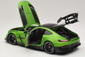 Mercedes AMG GT Black Series C190 Matt Green Metallic Minichamps 1:18 110032022 Metal - imagen 5 de 8